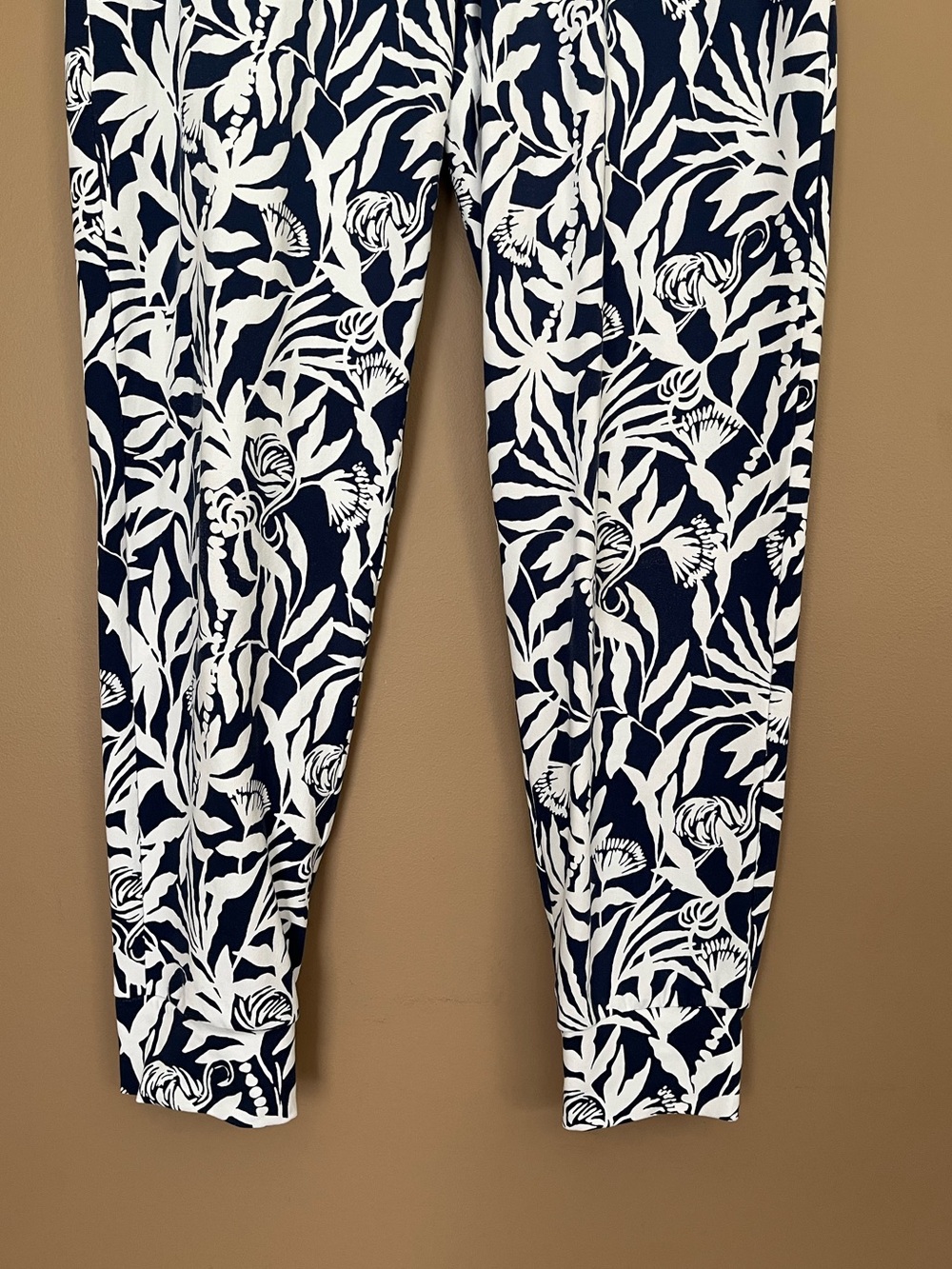 {Lilly Pulitzer} Karessa Top & Lillabeth Jogger Pant Set in Low Tide Navy Small - Picture 11 of 16